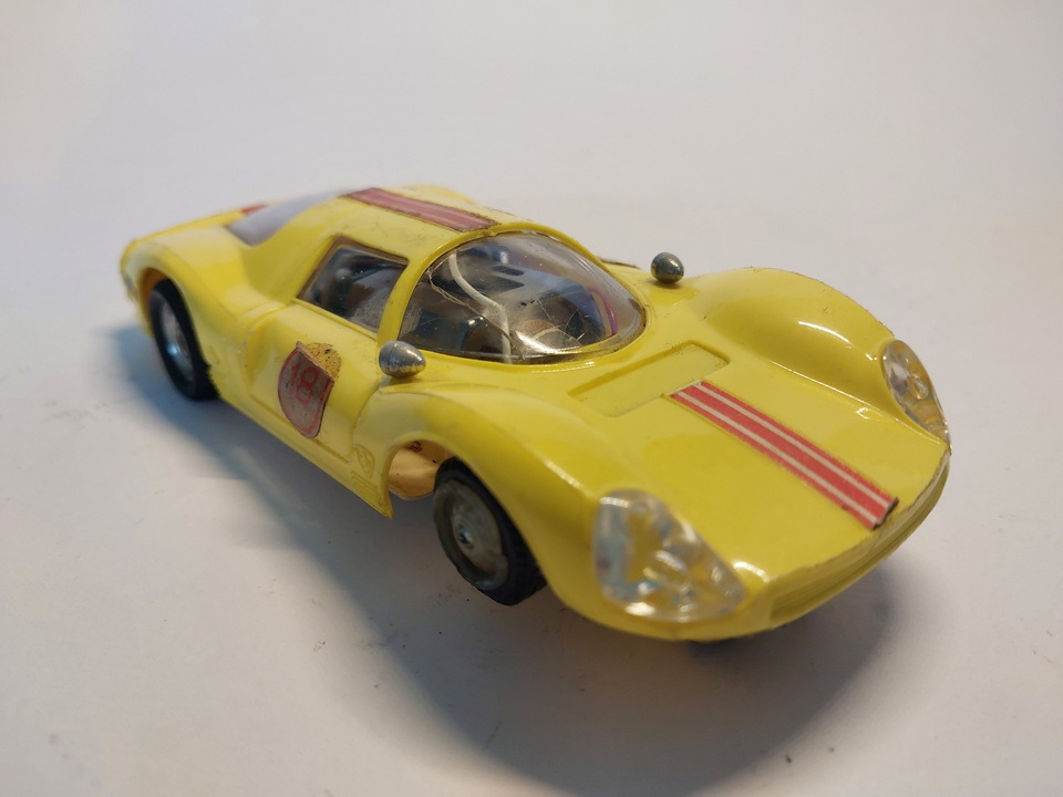 POLICAR A70 FERRARI 330 P3 GIALLA FARI BIANCHI