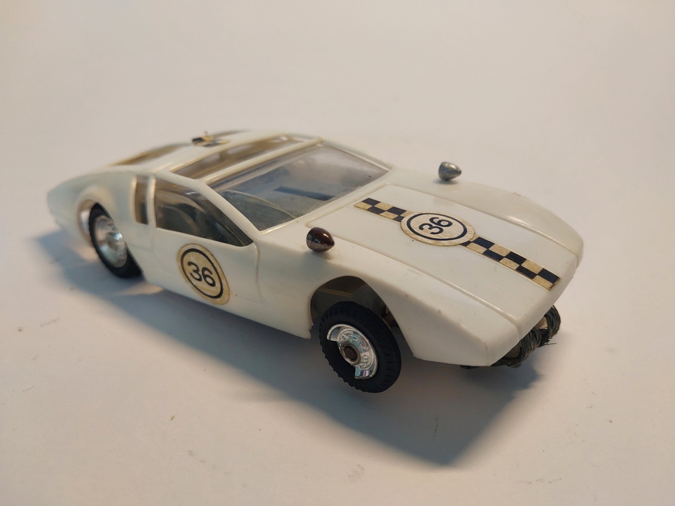 POLY 3202 DE TOMASO Mangusta BIANCA