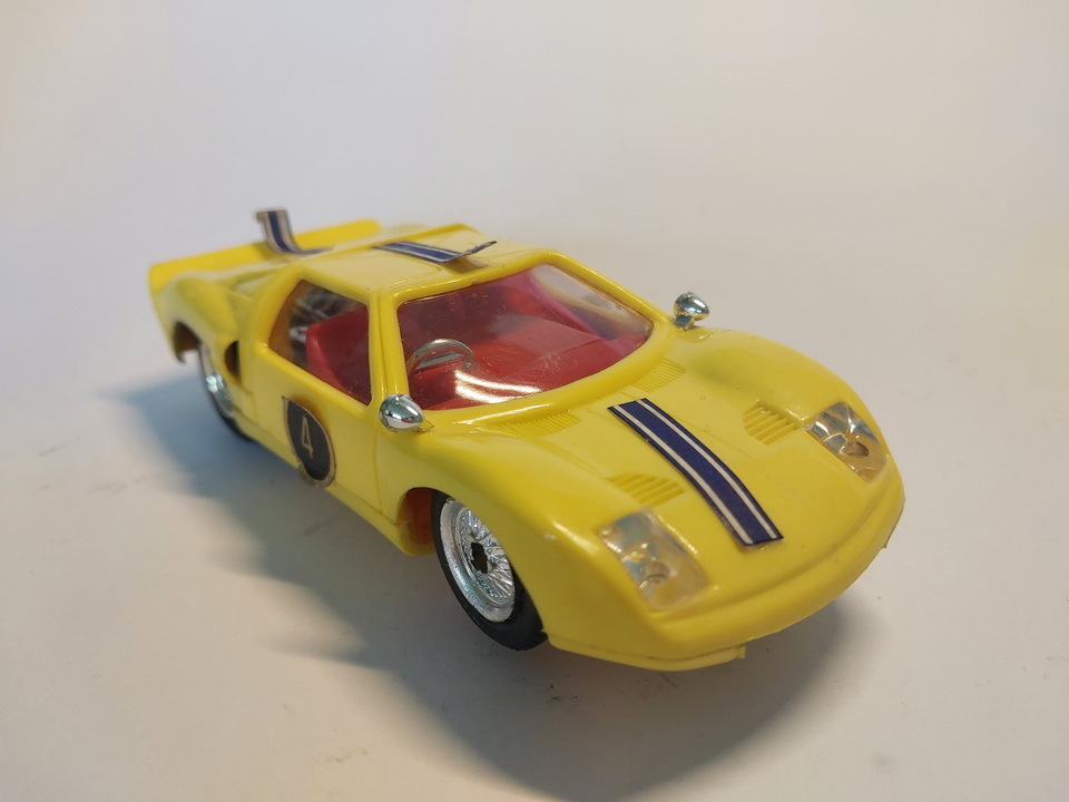 POLICAR APS  P57 FORD GT40 GIALLA